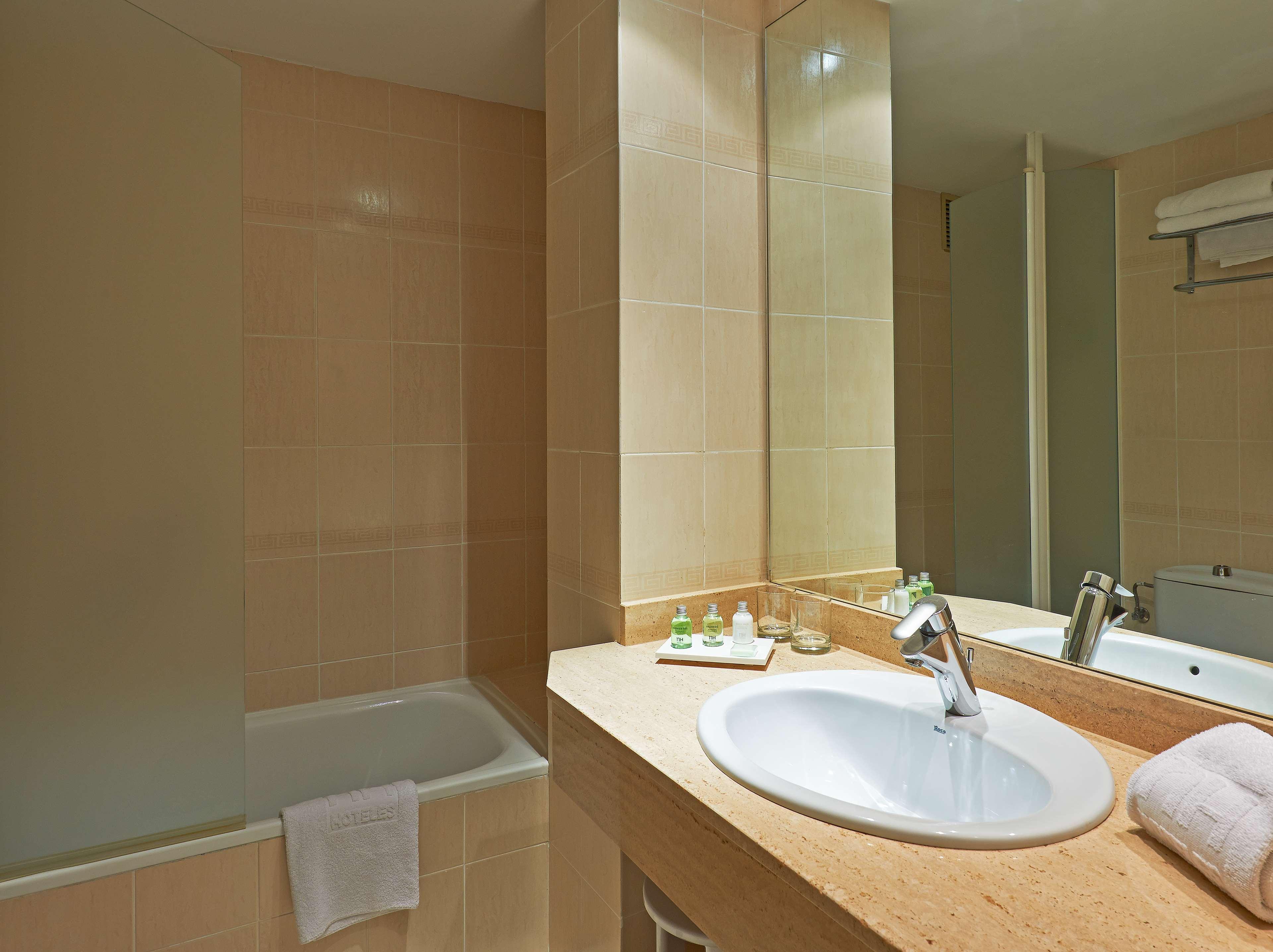 Nh Sport Hotel Сарагоса Екстериор снимка