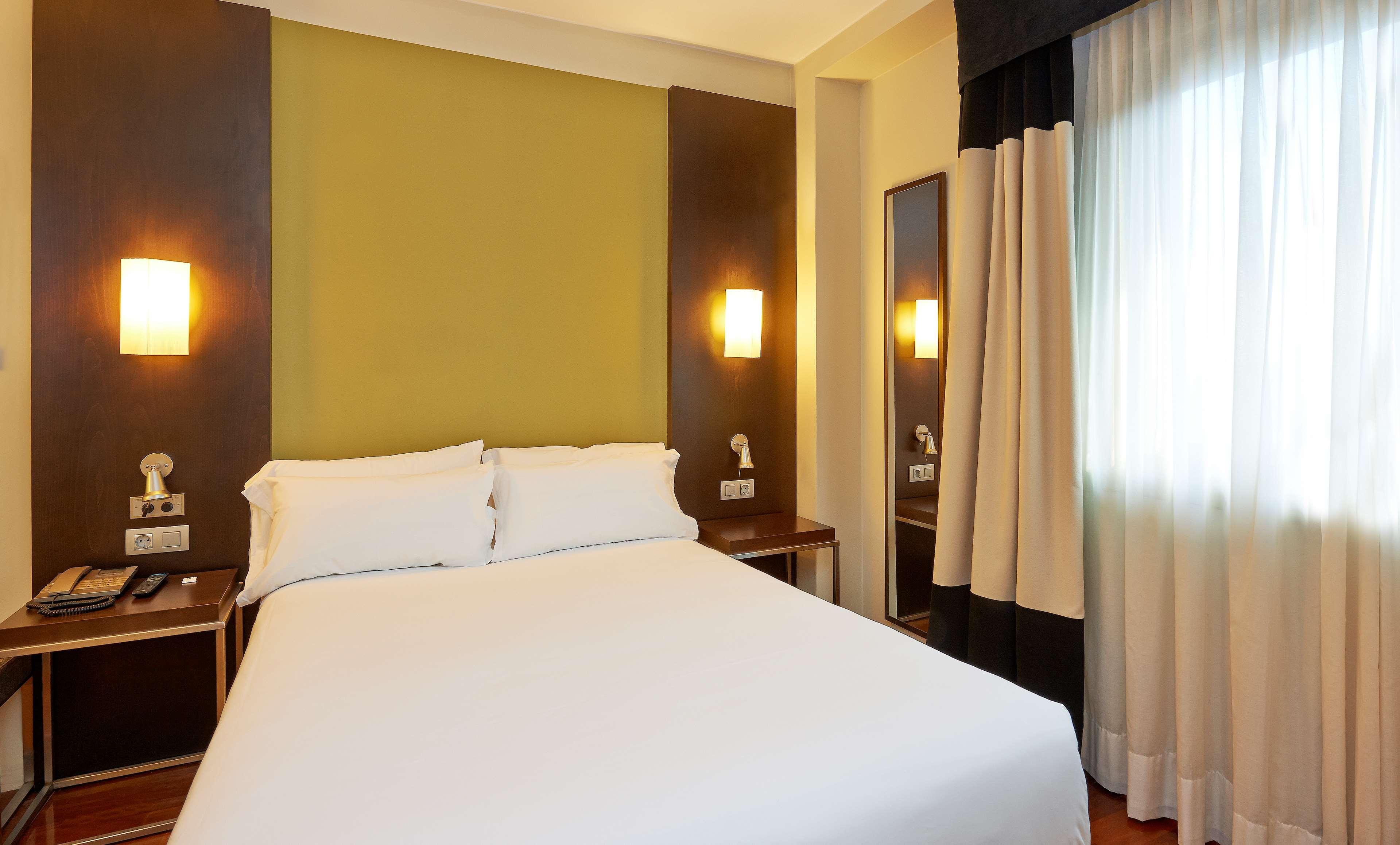 Nh Sport Hotel Сарагоса Екстериор снимка