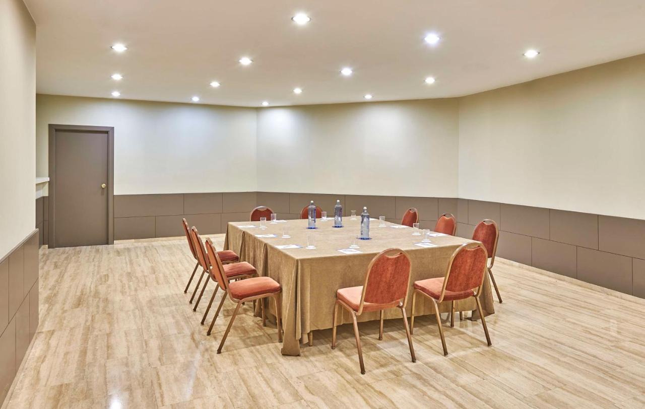 Nh Sport Hotel Сарагоса Екстериор снимка