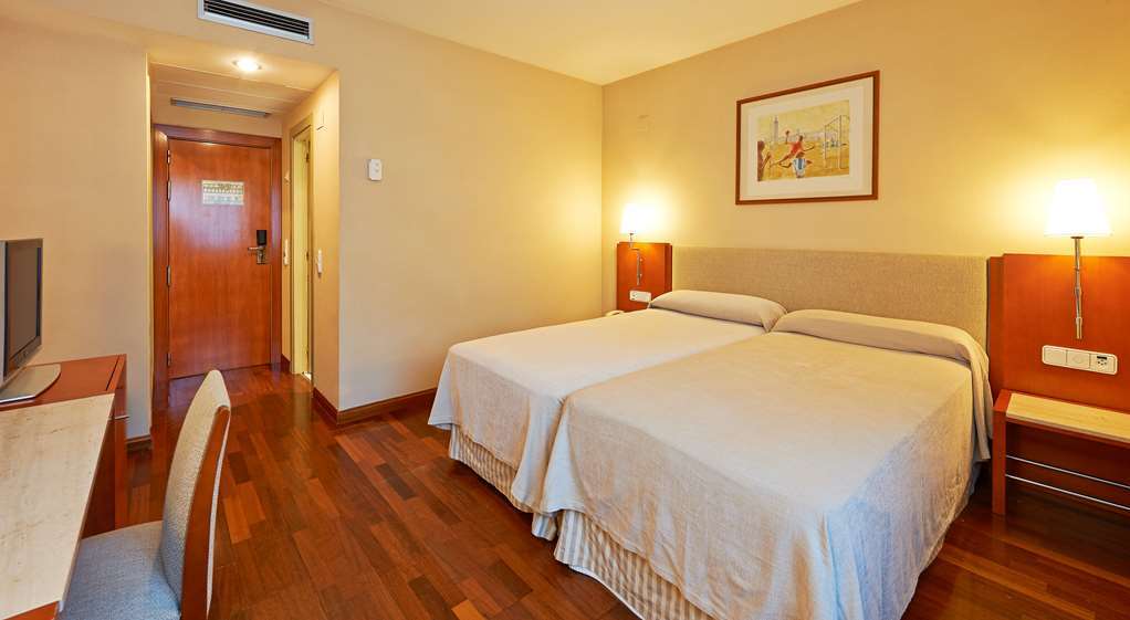Nh Sport Hotel Сарагоса Стая снимка