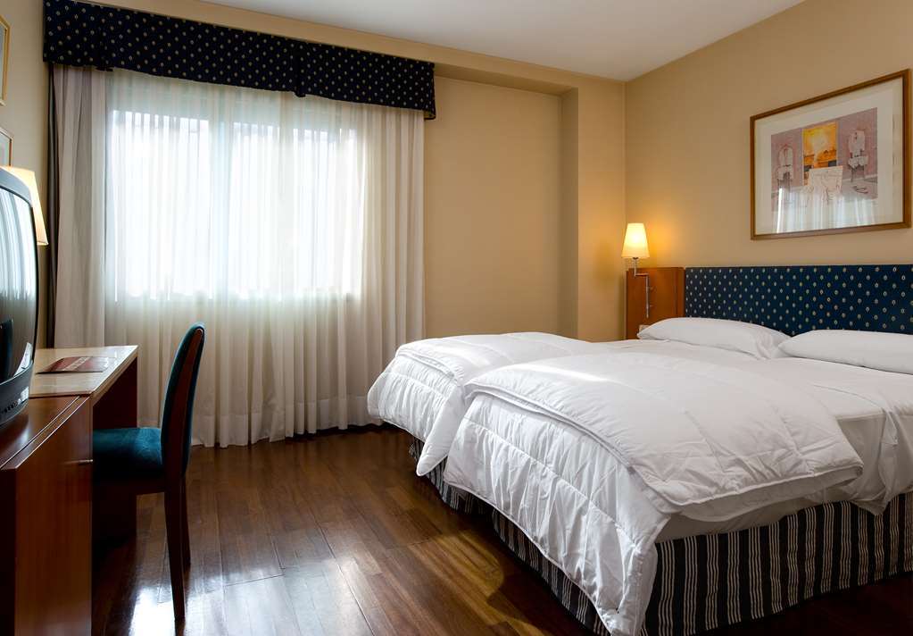 Nh Sport Hotel Сарагоса Стая снимка