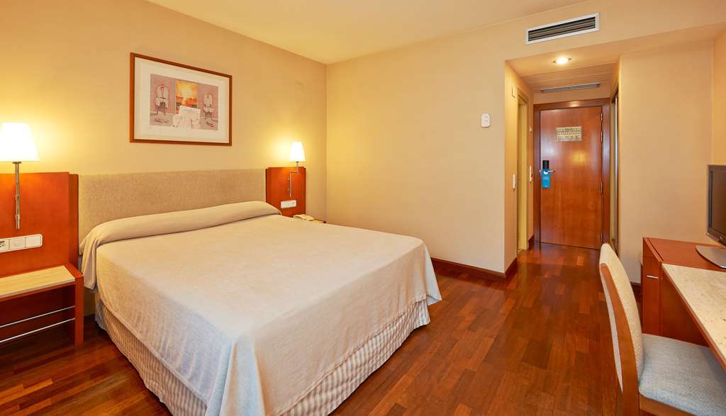 Nh Sport Hotel Сарагоса Стая снимка