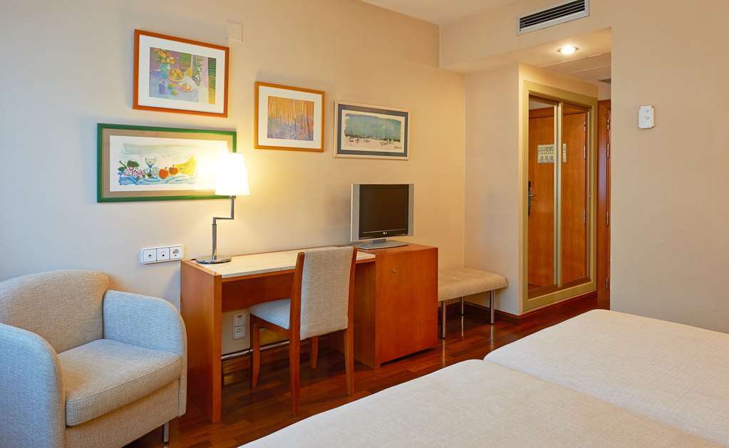 Nh Sport Hotel Сарагоса Стая снимка