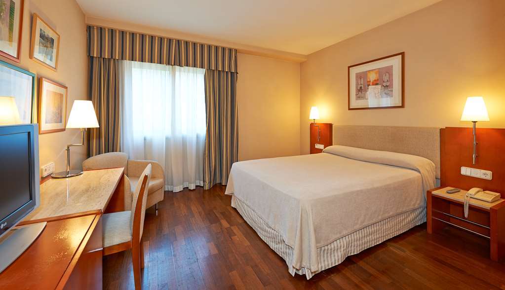 Nh Sport Hotel Сарагоса Стая снимка