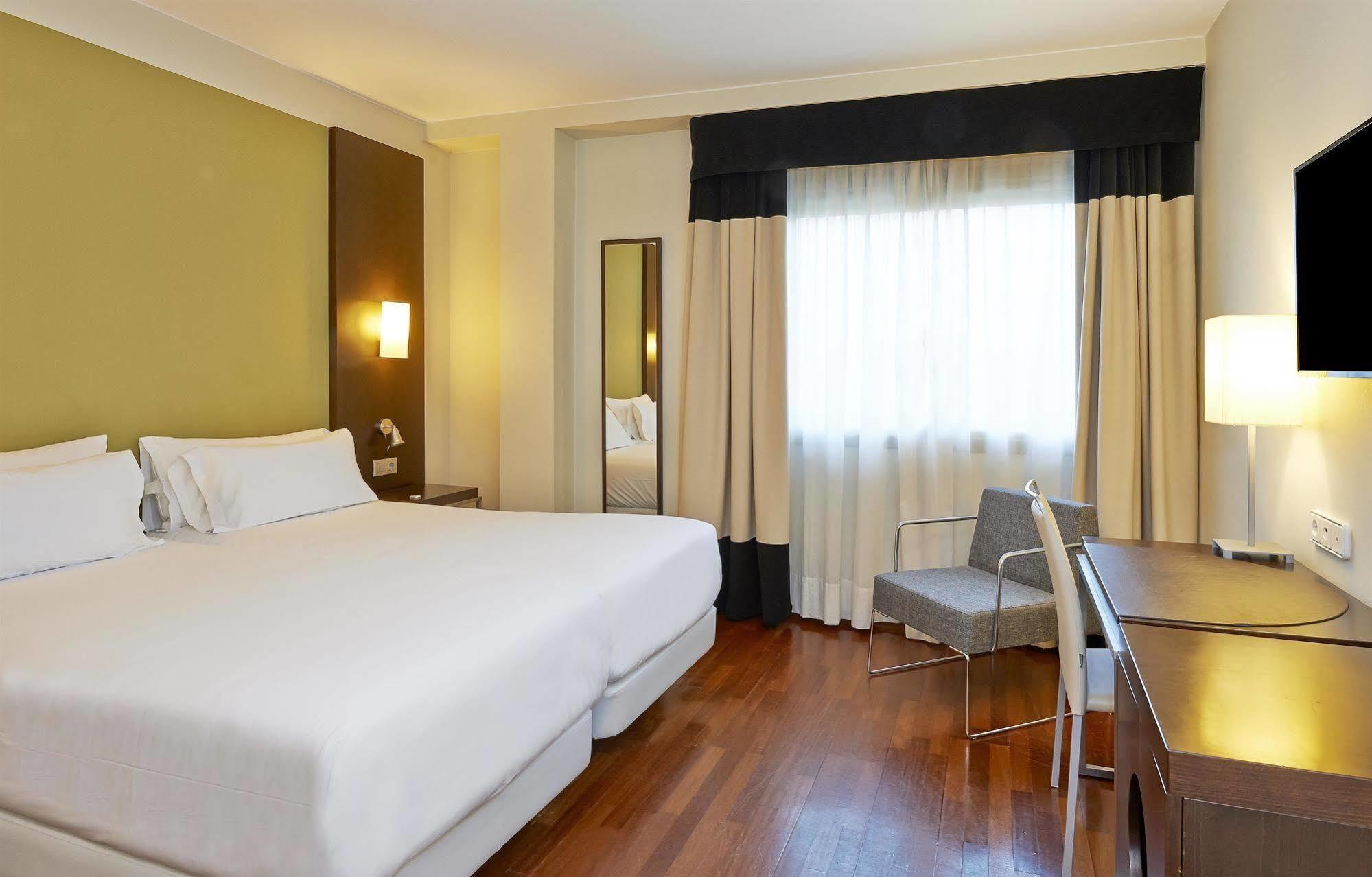 Nh Sport Hotel Сарагоса Екстериор снимка