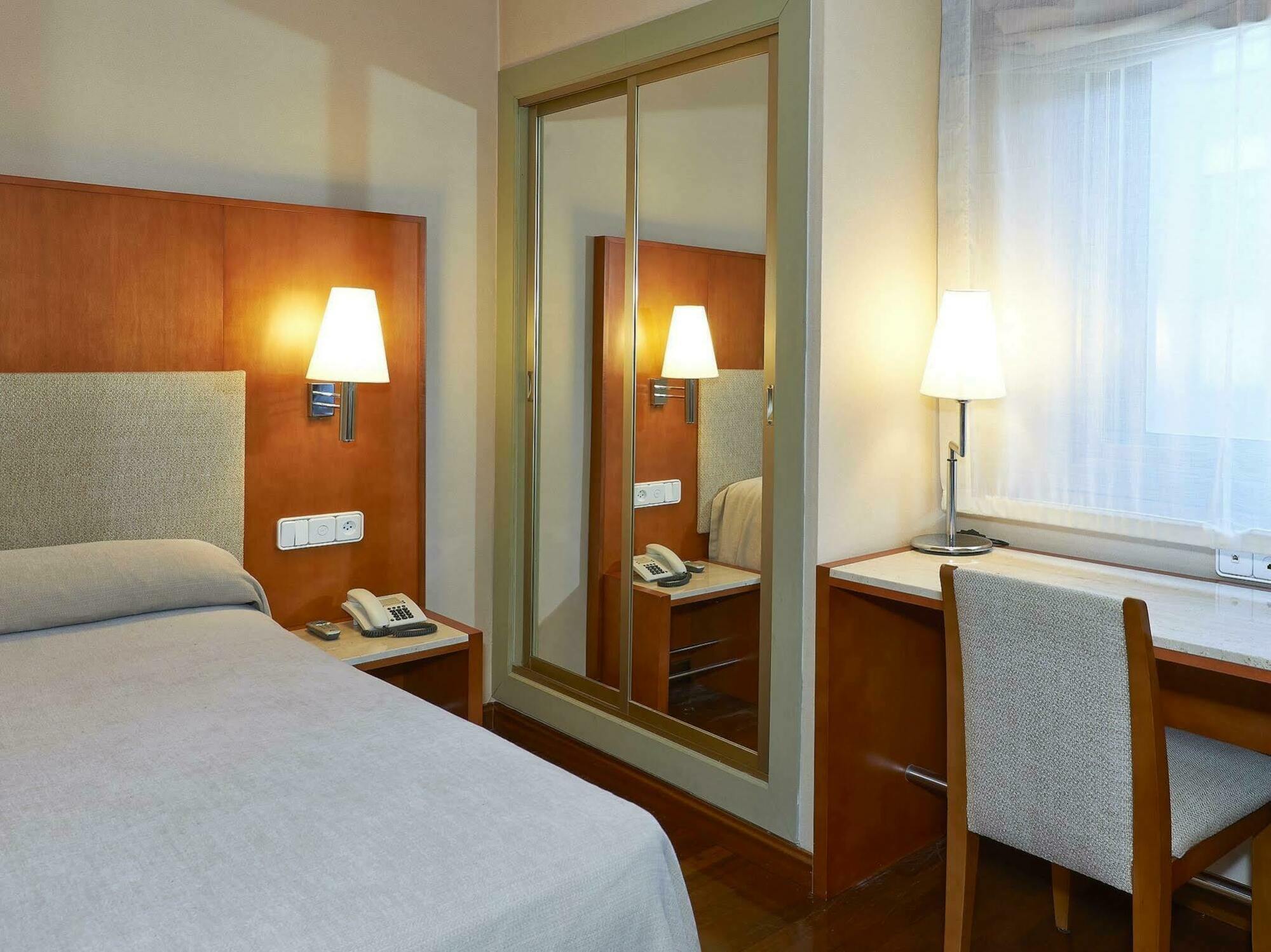 Nh Sport Hotel Сарагоса Екстериор снимка