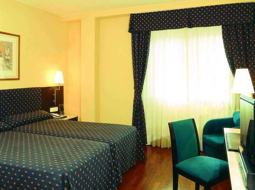 Nh Sport Hotel Сарагоса Стая снимка